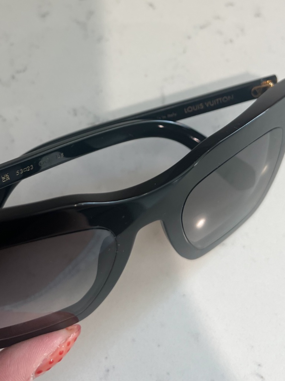 Louis Vuitton Sunglasses - Picture 4 of 7